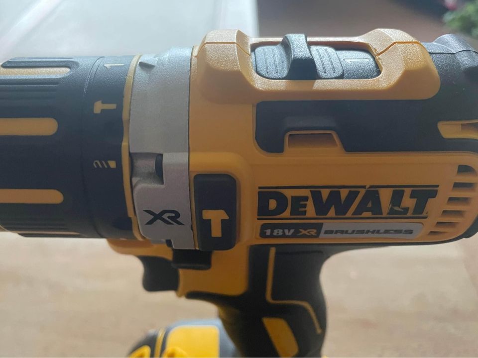 💥SALE💥DeWalt DCD796N 18v XR Brushless Compact Combi Hammer Drill Naked Body Only FREE SHIPPING