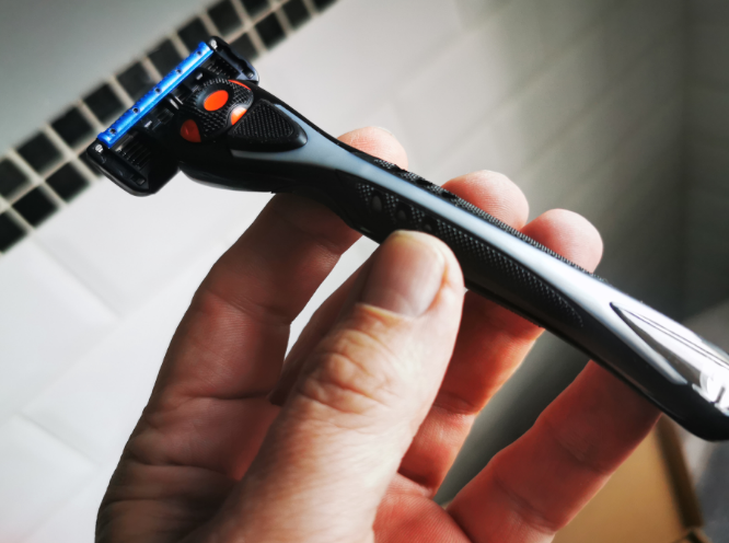 Solimo Male 5 blade men's razor with 6 refills
