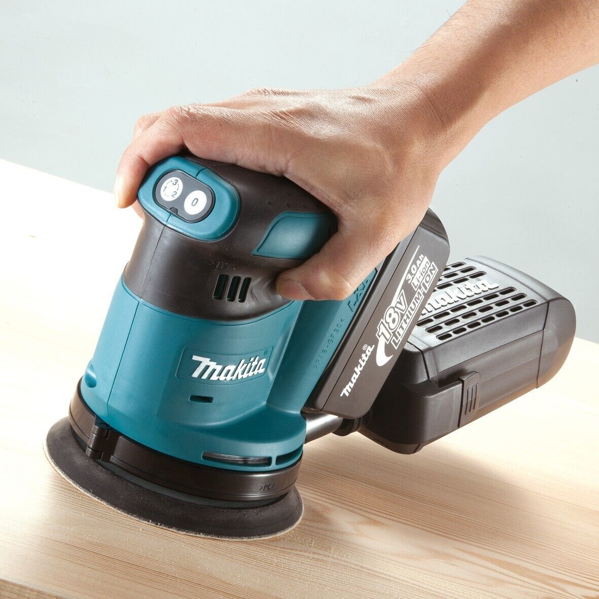 Makita DBO180Z 18v LXT Random Orbital Polisher Sander 125mm + 10 Sheets + Pad