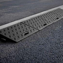 NEW! KERB RAMPS Pack of 4 - HEAVY DUTY- VERY HARD WEARING FREE SHIPPING
