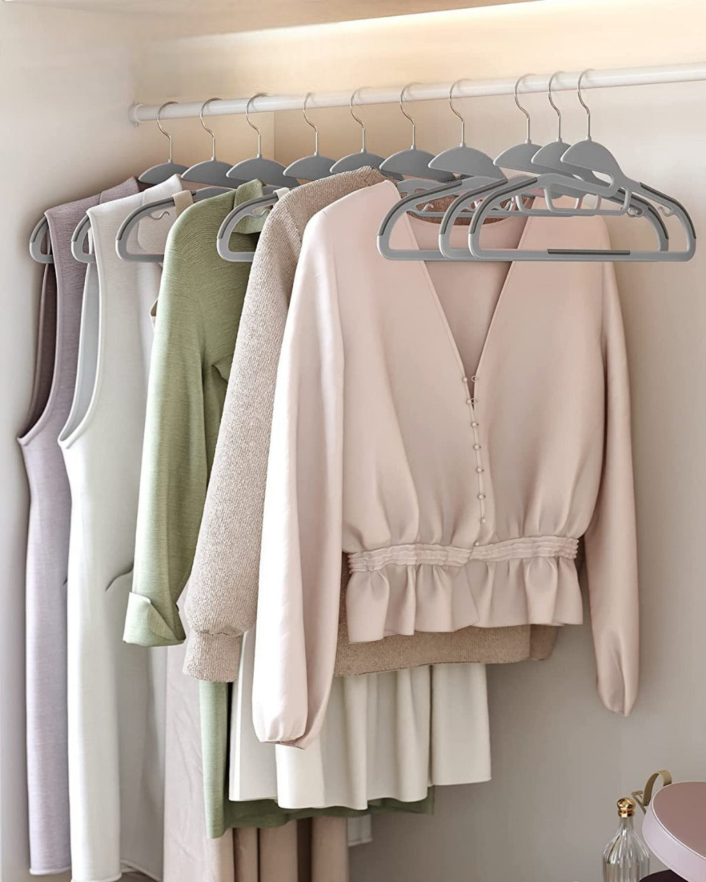 20 Pack Coat Hangers, S-Shaped Opening, Non-Slip