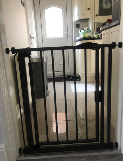 Pressure Fit Self Closing Gate Range 68.5cm - 75cm, Matt Black